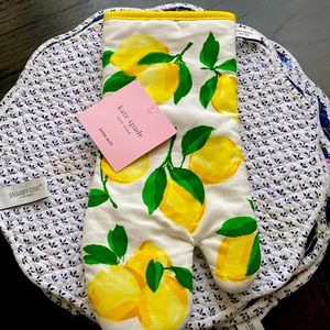 Cheerful Kate Spade oven mitt